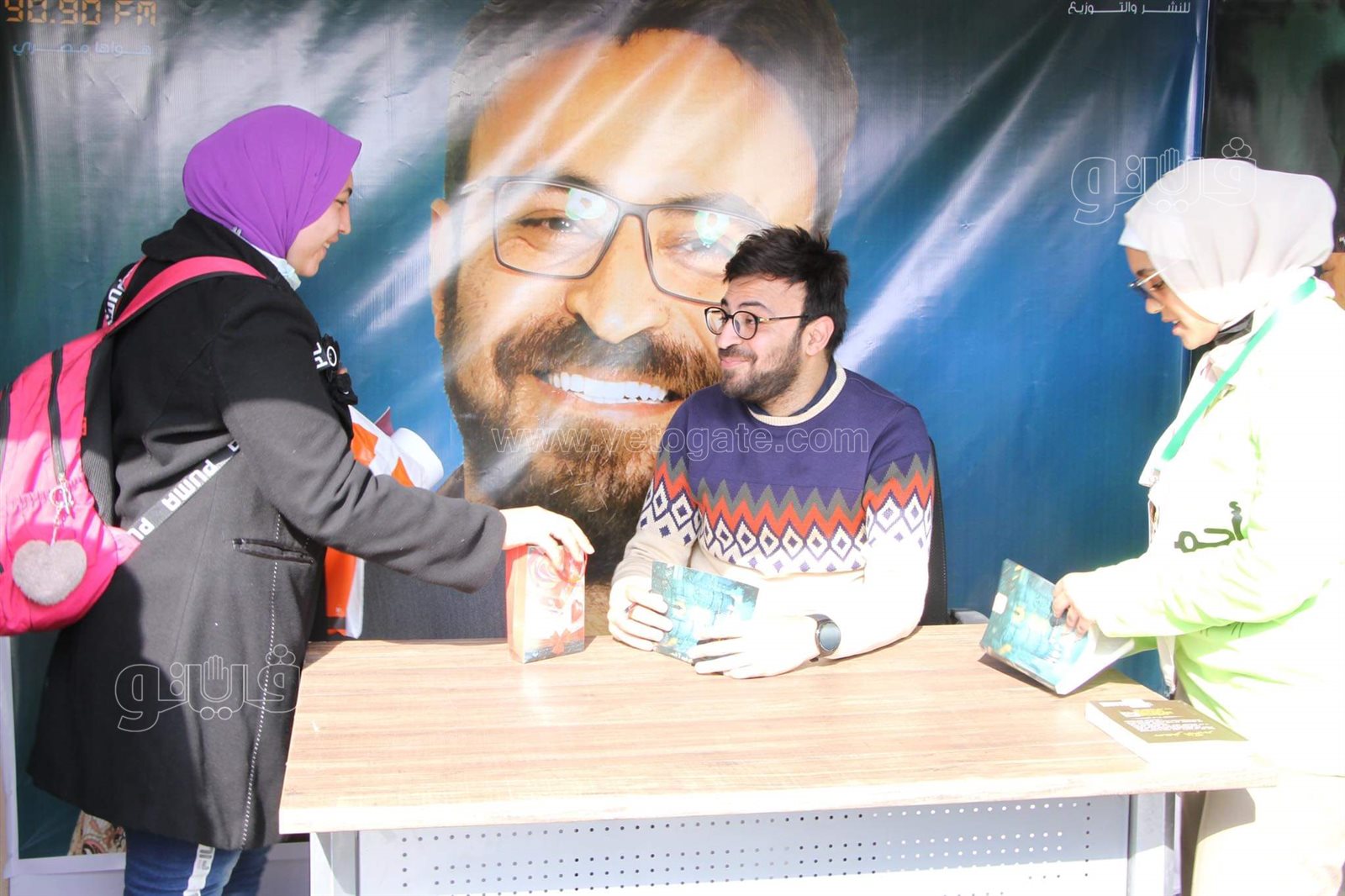 أحمد يونس يوقع أعماله في معرض القاهرة للكتاب (8)