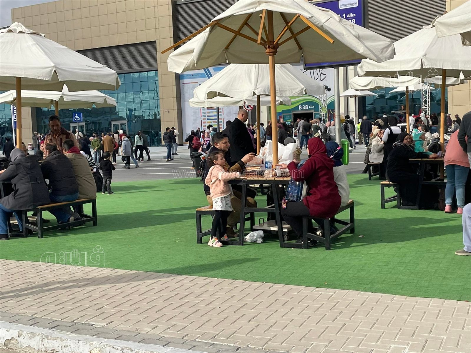 زوار معرض القاهرة الدولي للكتاب (3)