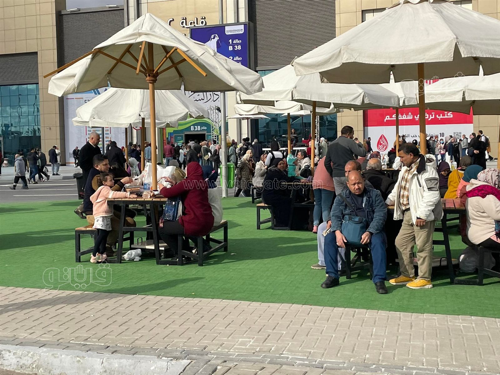 زوار معرض القاهرة الدولي للكتاب (8)