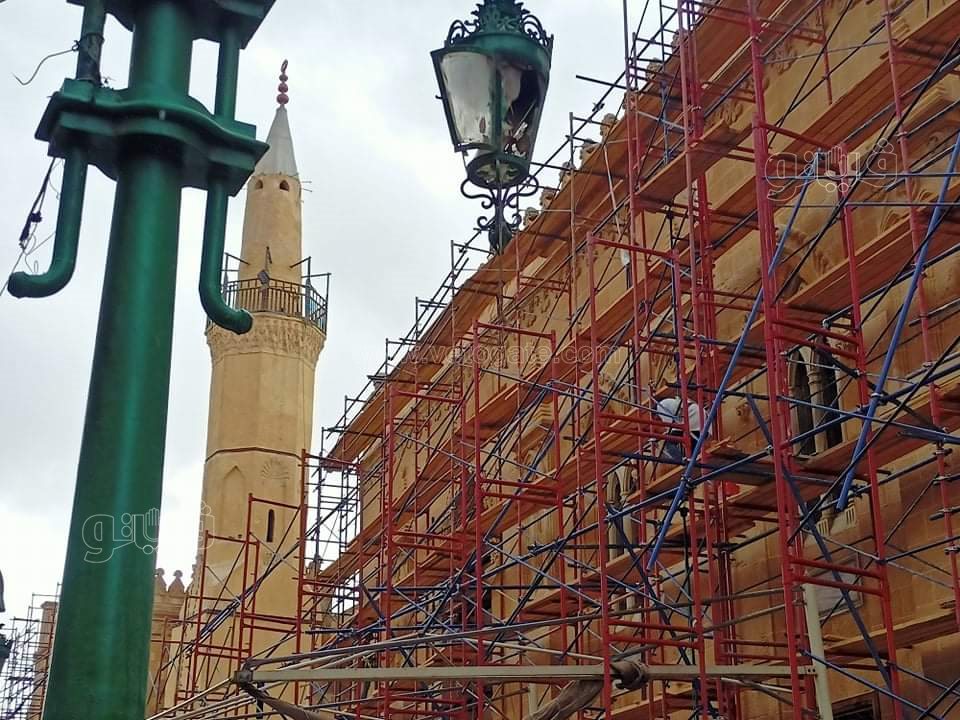 مسجد الحسين يستقبل المصلين بعد ساعات من حريق آخر الليل (2)