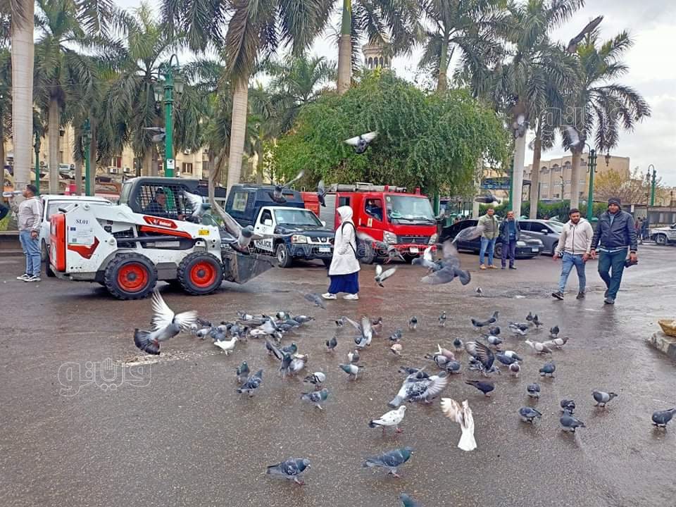 مسجد الحسين يستقبل المصلين بعد ساعات من حريق آخر الليل (6)