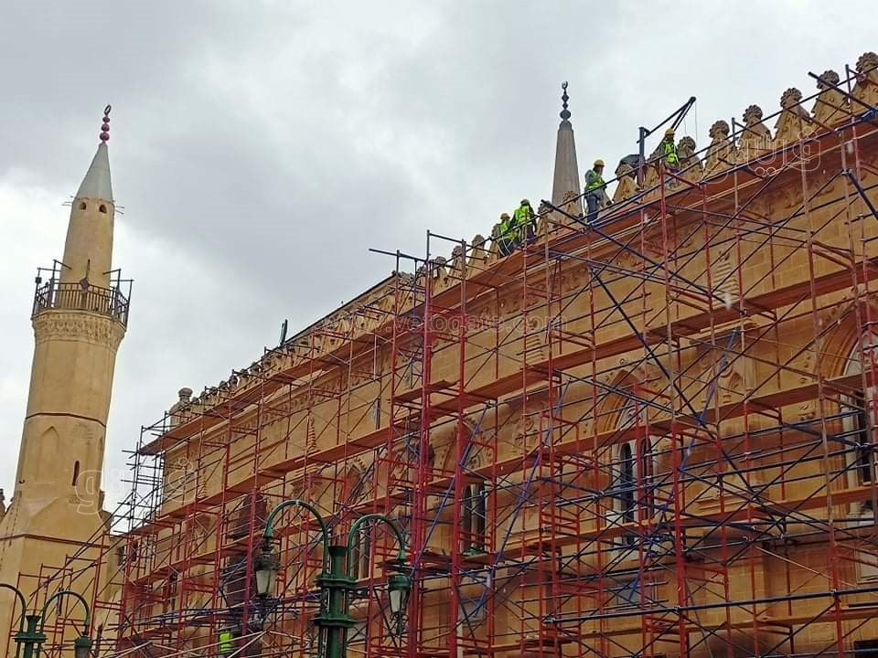 مسجد الحسين يستقبل المصلين بعد ساعات من حريق آخر الليل (11)