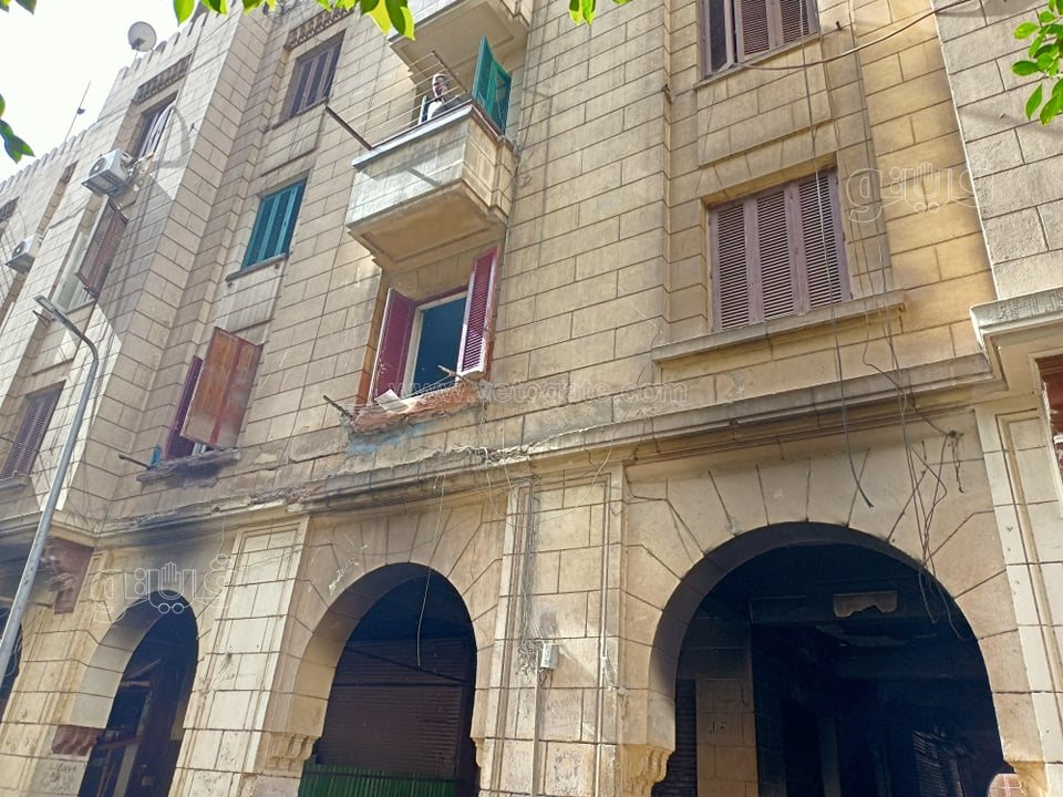 آثار حريق عمارات المجاورة لمسجد الحسين (5)