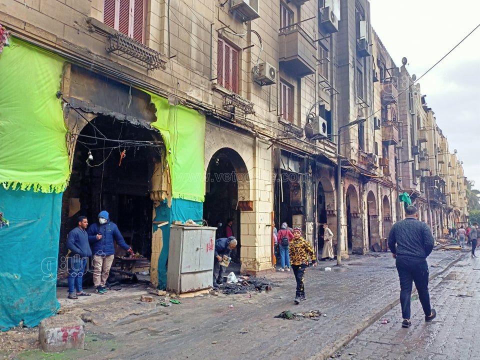 آثار حريق عمارات المجاورة لمسجد الحسين (14)