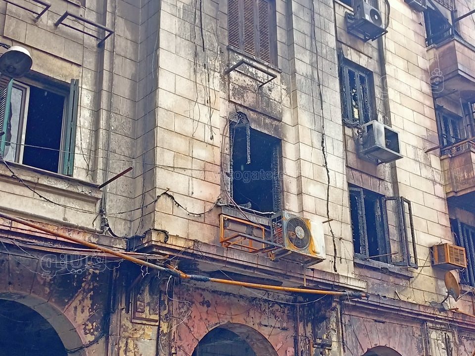 آثار حريق عمارات المجاورة لمسجد الحسين (15)