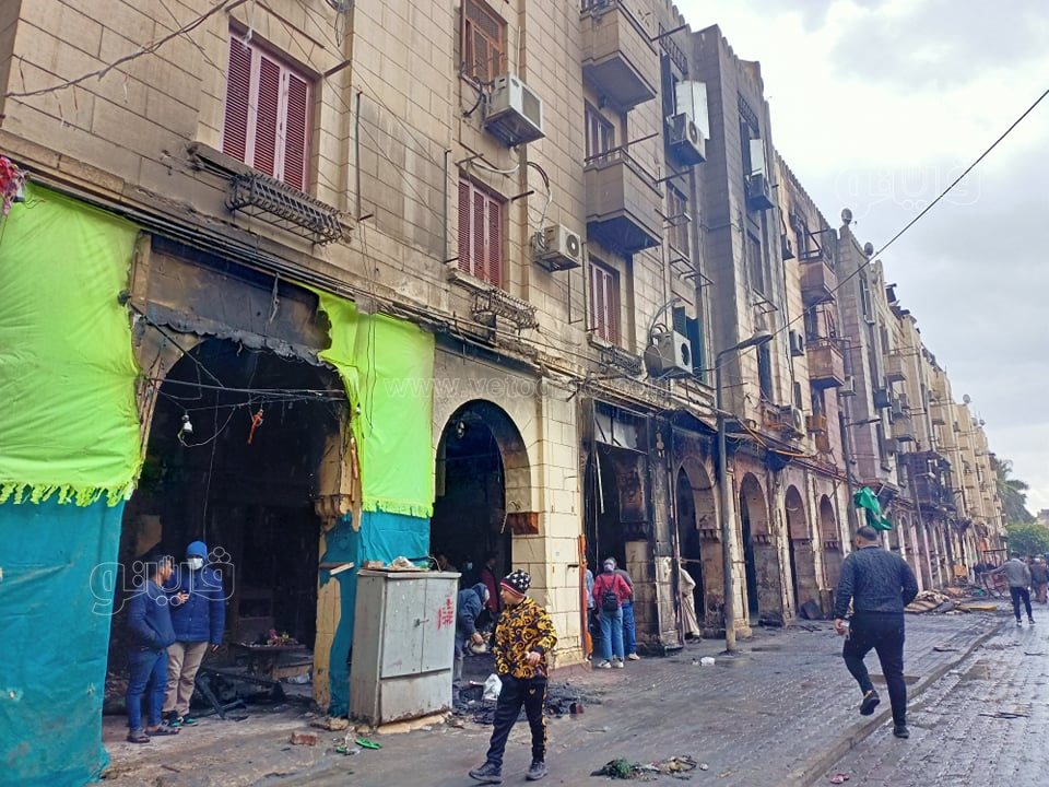 آثار حريق عمارات المجاورة لمسجد الحسين (6)