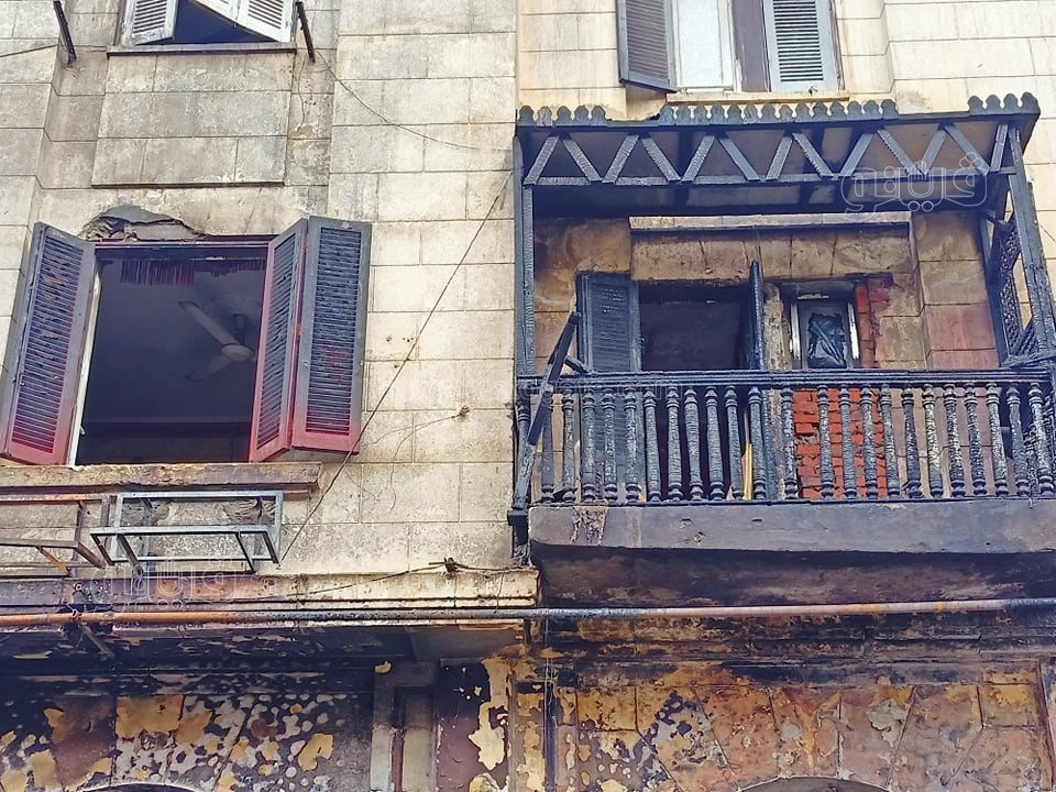 آثار حريق عمارات المجاورة لمسجد الحسين (9)