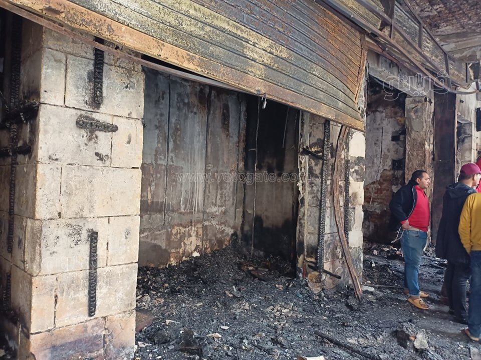 آثار حريق عمارات المجاورة لمسجد الحسين (10)