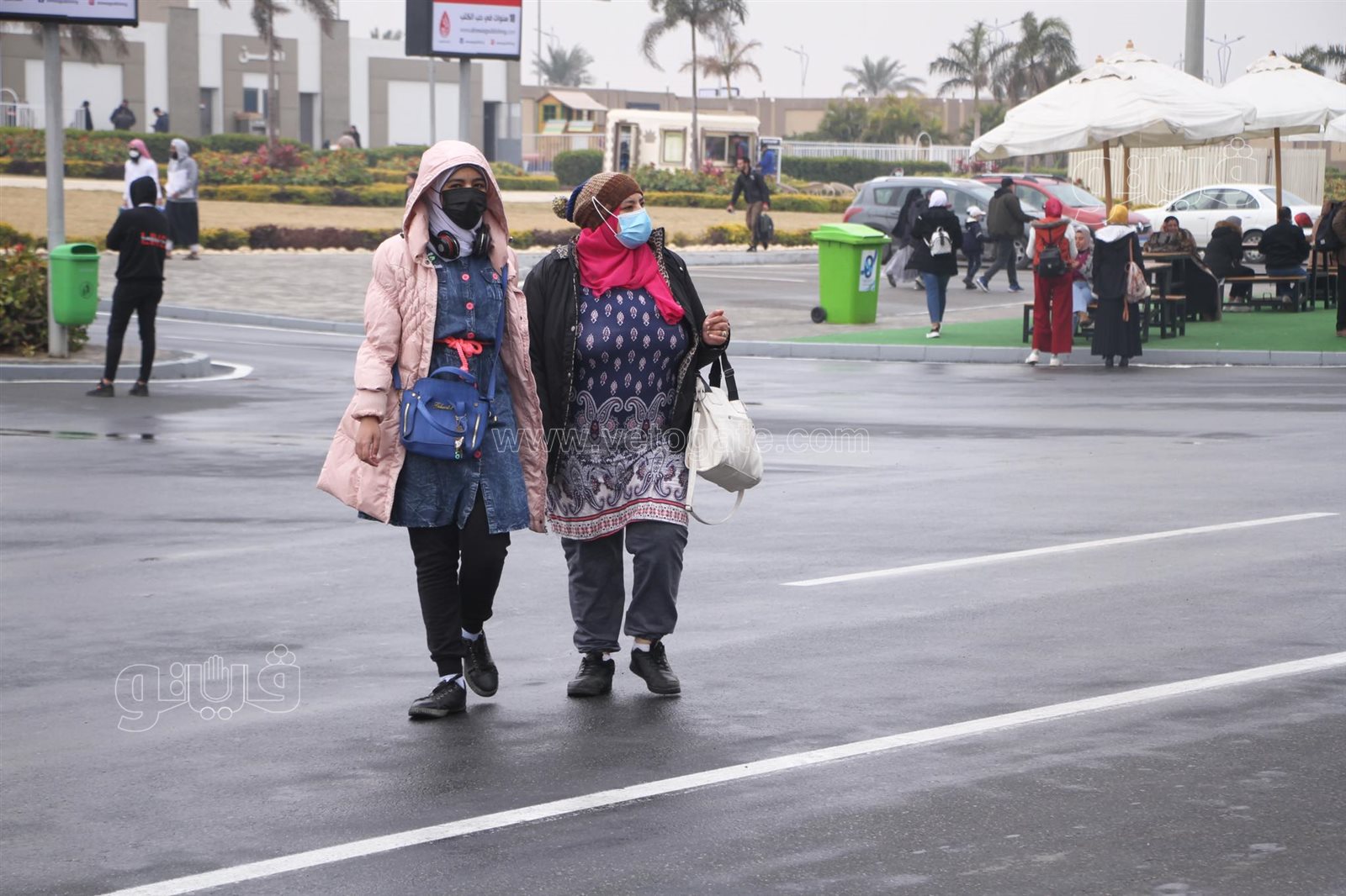 توافد الزوار على معرض الكتاب رغم موجة الطقس السيئ (1)
