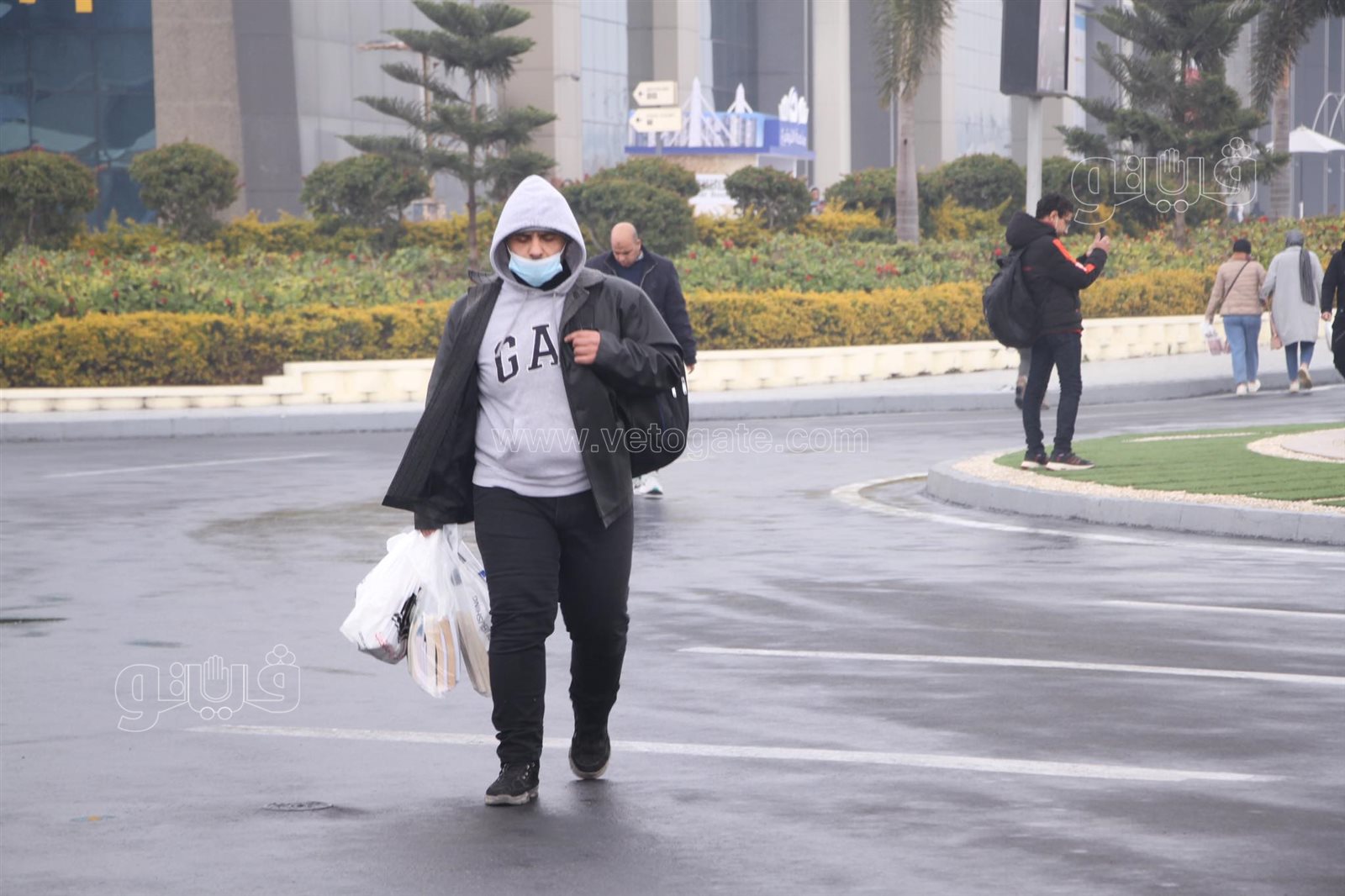 توافد الزوار على معرض الكتاب رغم موجة الطقس السيئ (11)