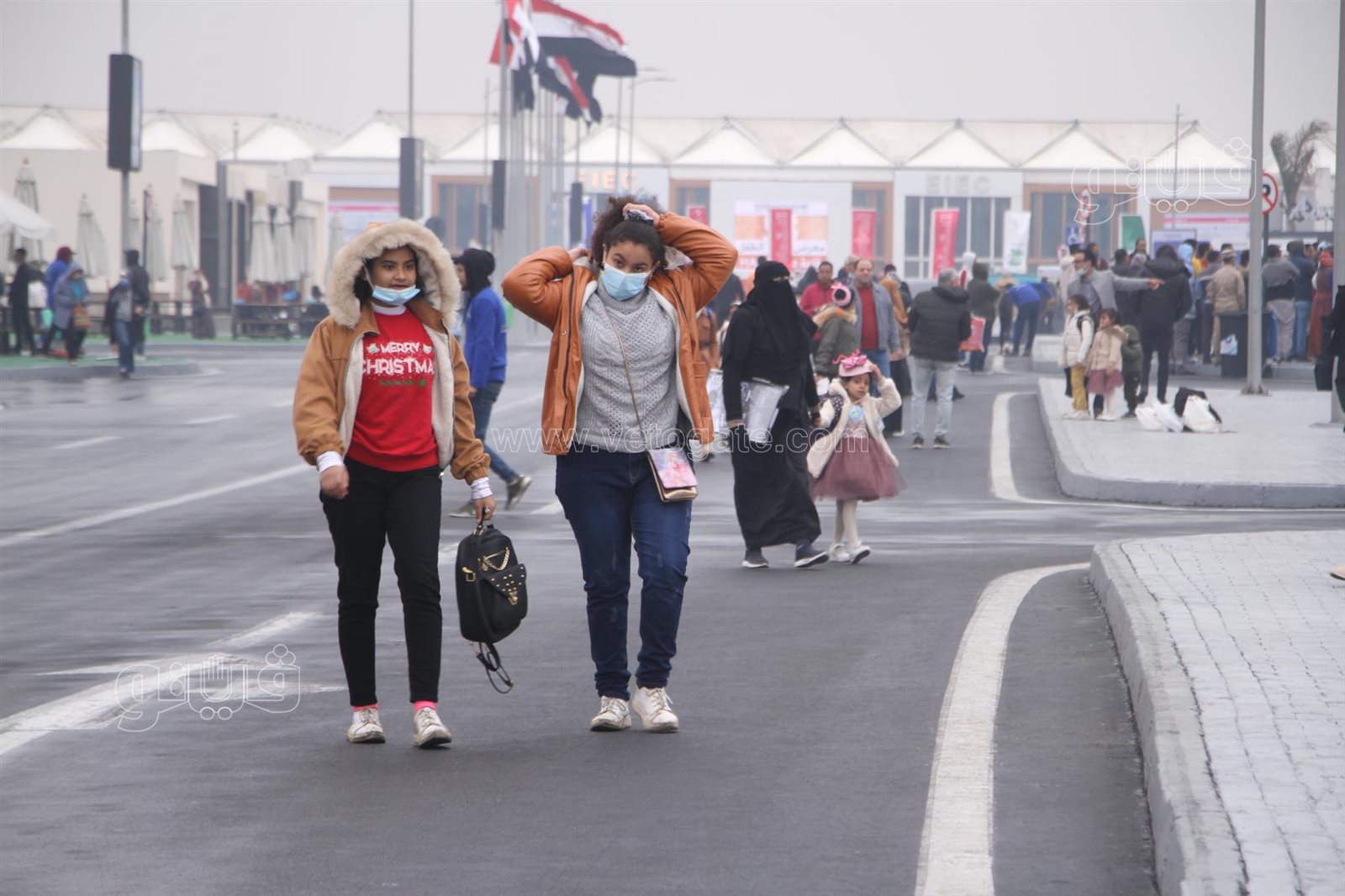 توافد الزوار على معرض الكتاب رغم موجة الطقس السيئ (13)