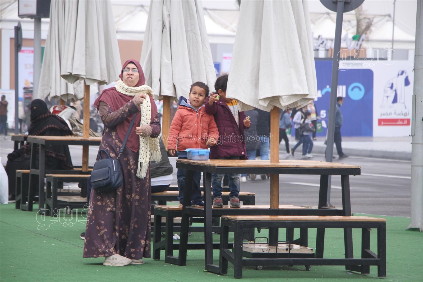 توافد الزوار على معرض الكتاب رغم موجة الطقس السيئ (14)