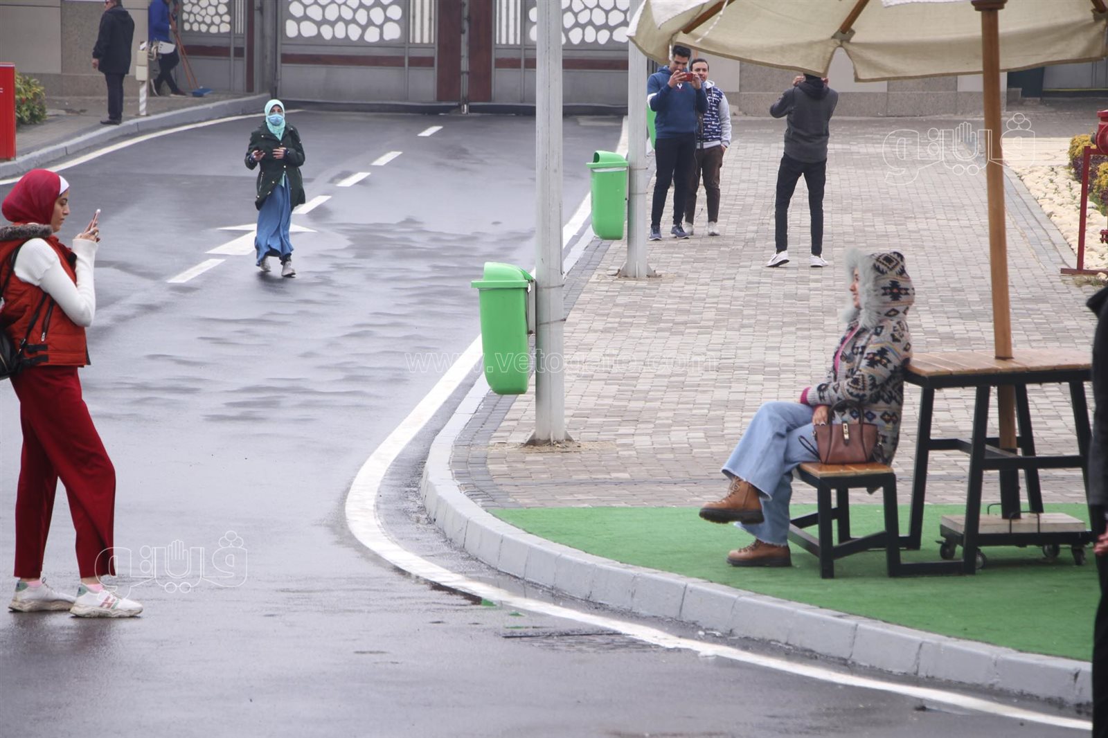 توافد الزوار على معرض الكتاب رغم موجة الطقس السيئ (9)