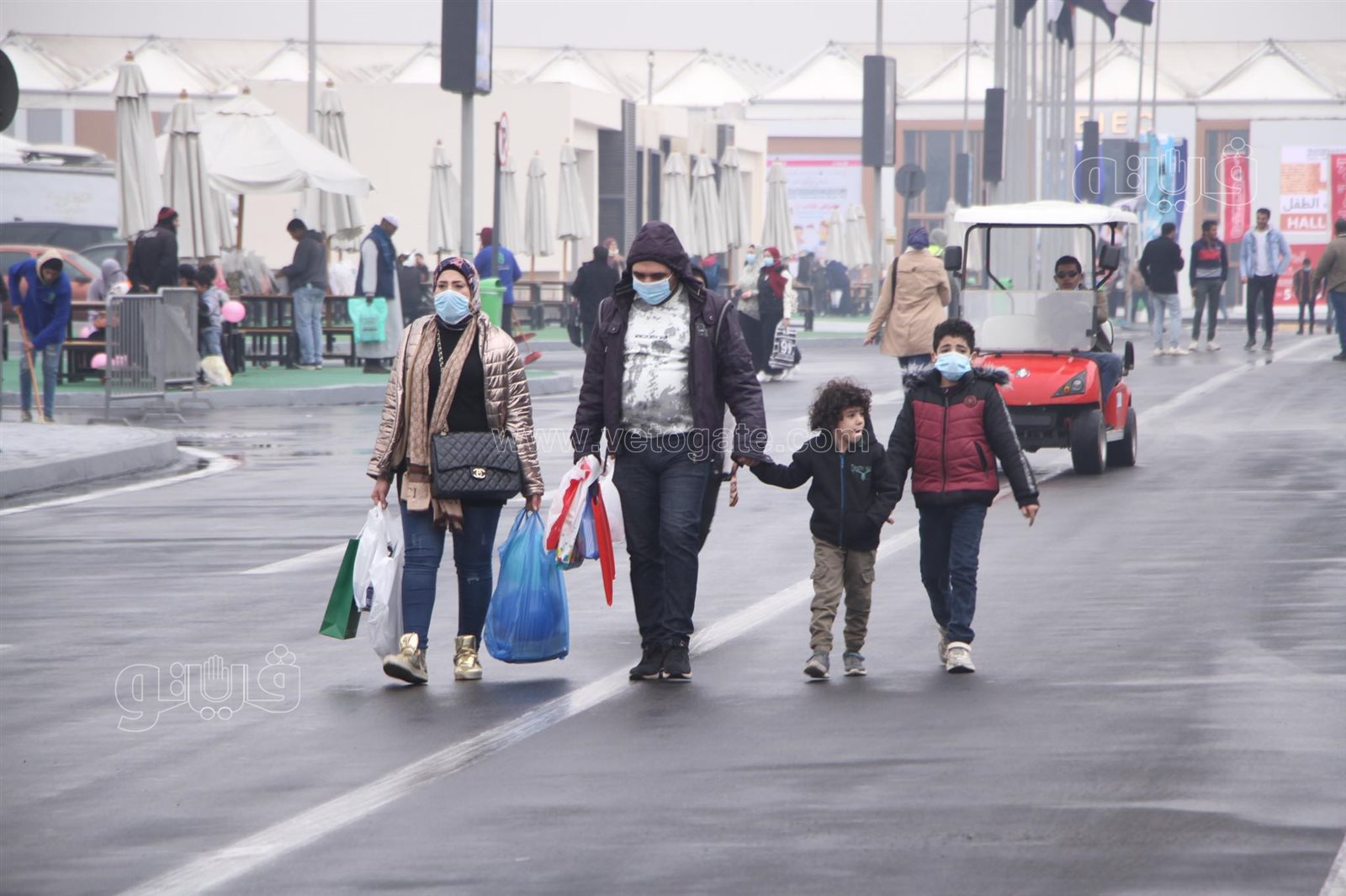 توافد الزوار على معرض الكتاب رغم موجة الطقس السيئ (10)