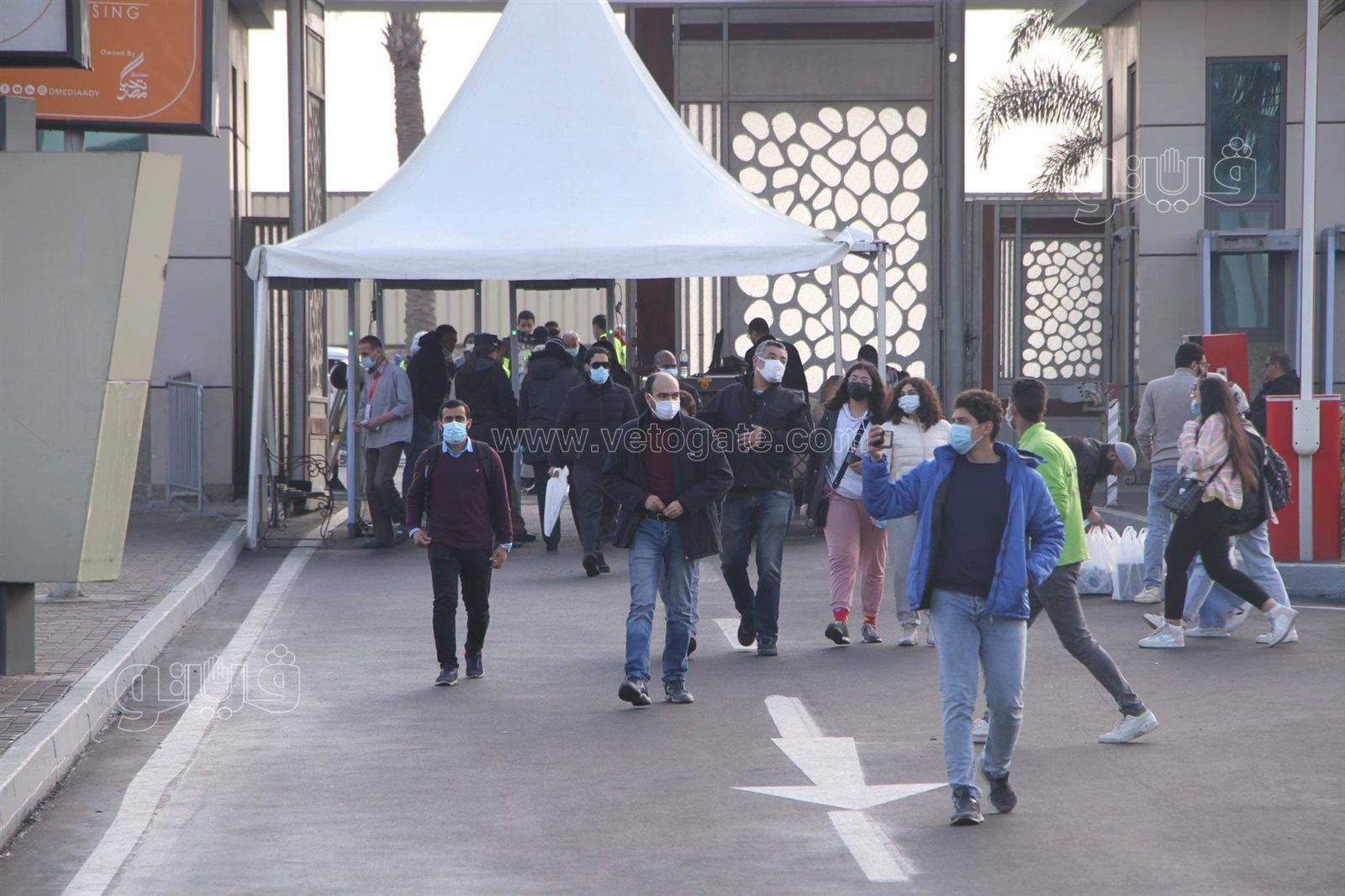 تزايد إقبال رواد معرض الكتاب بعد موجة الطقس السيئ في خامس أيامه (1)