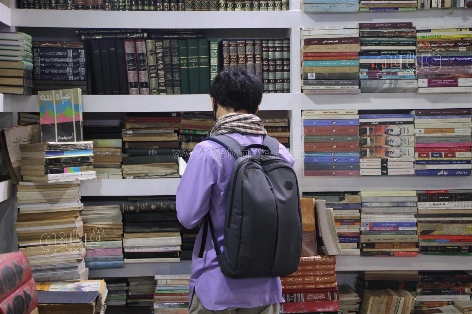 تزايد إقبال رواد معرض الكتاب بعد موجة الطقس السيئ في خامس أيامه (8)