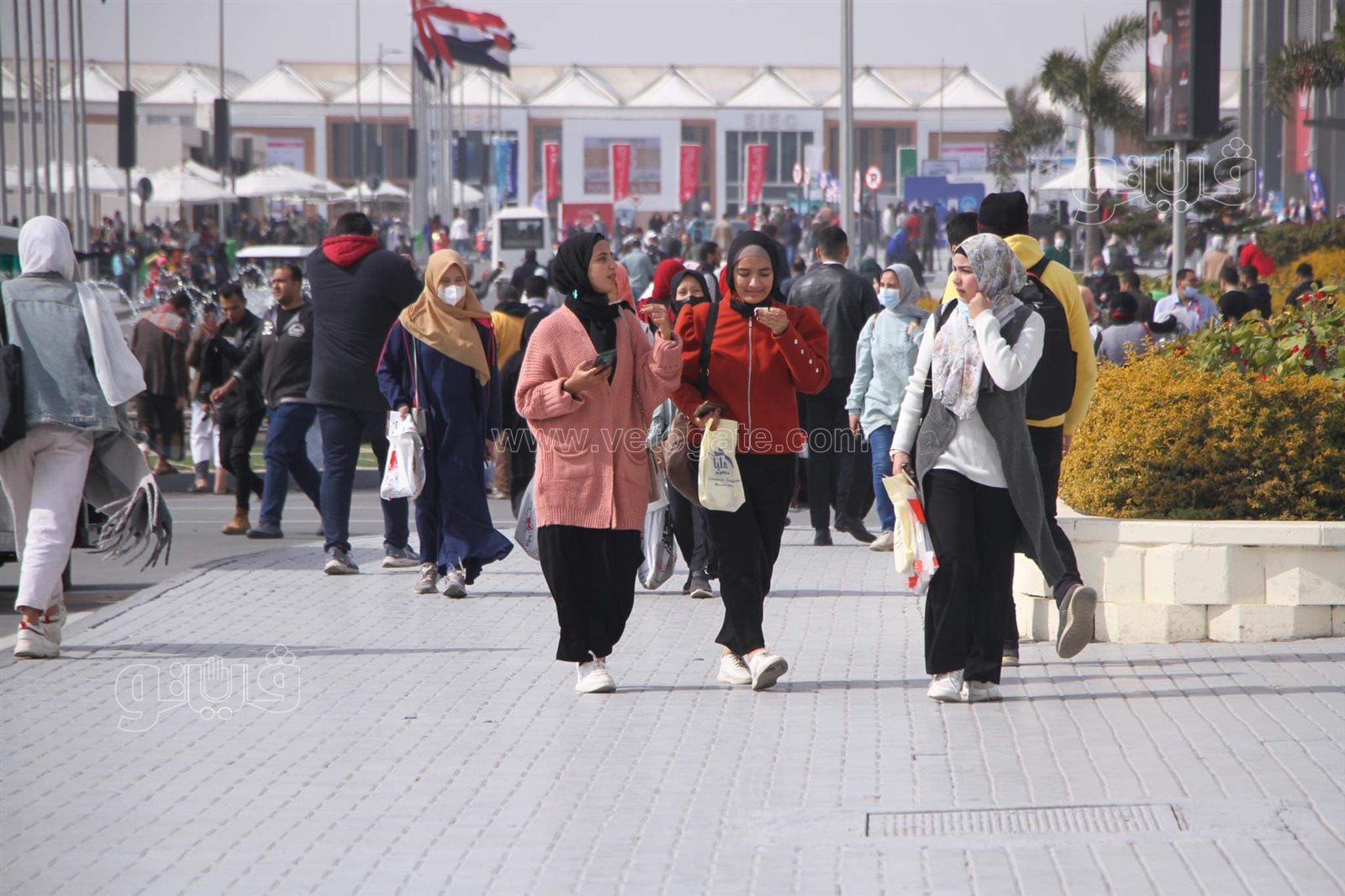 31 ألف زائر في أول ساعات اليوم السابع لمعرض الكتاب (9)