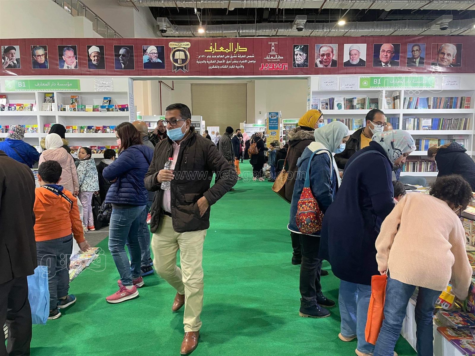 يوميات العقاد وحكايات الحكيم ويوسف السباعي بجناح دار المعارف في معرض الكتاب (3)