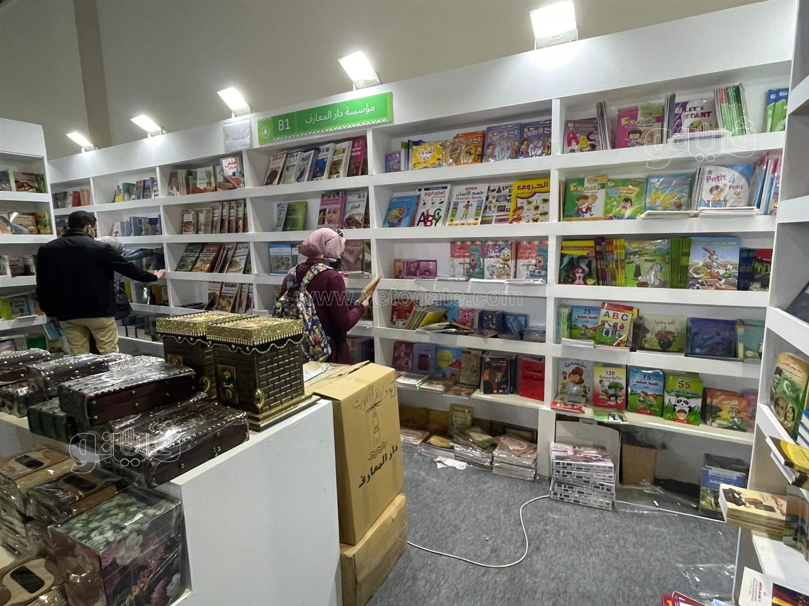 يوميات العقاد وحكايات الحكيم ويوسف السباعي بجناح دار المعارف في معرض الكتاب (2)