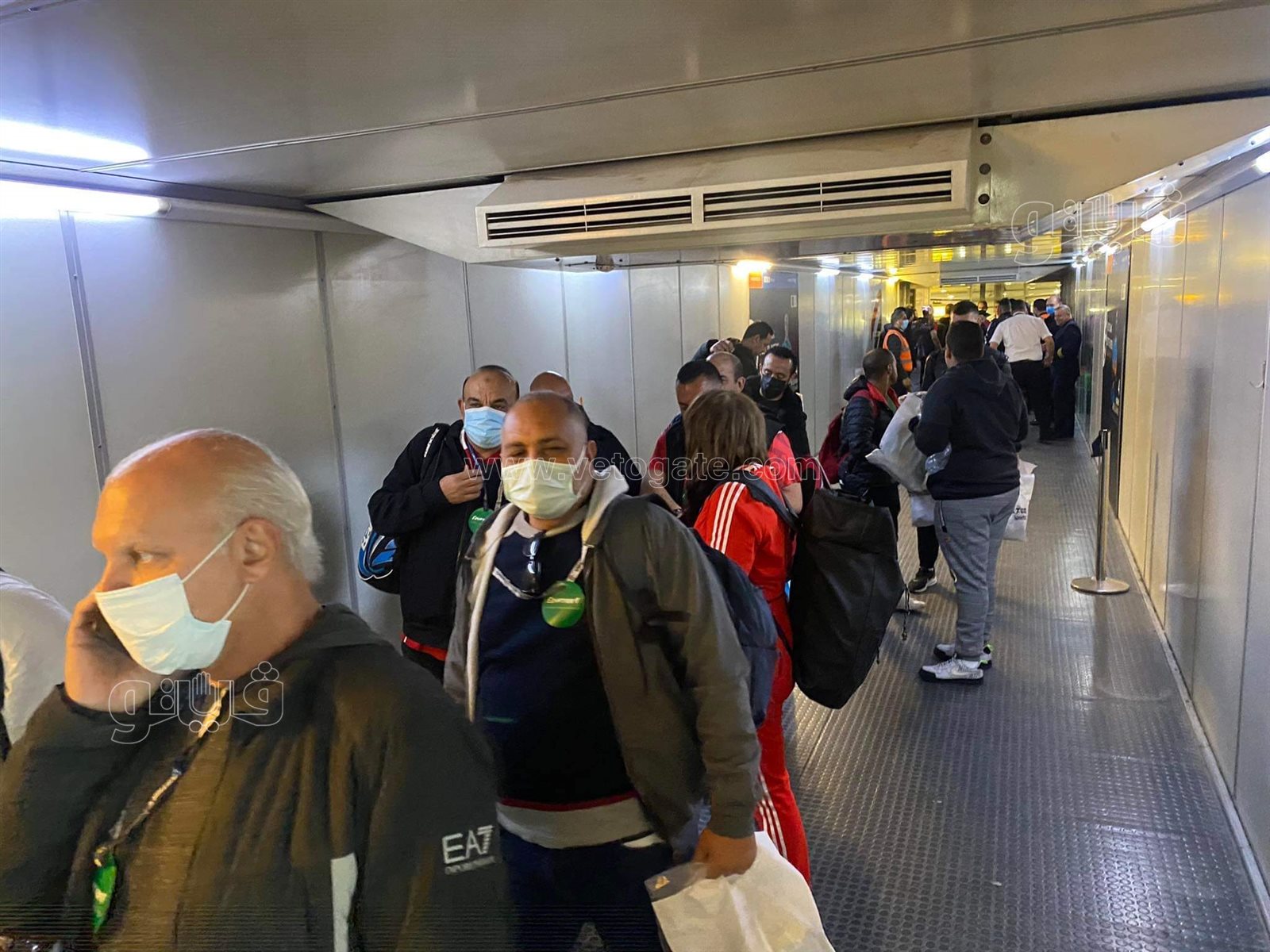 احتشاد الجماهير بمطار القاهرة للسفر إلى الكاميرون لدعم منتخب مصر (1)