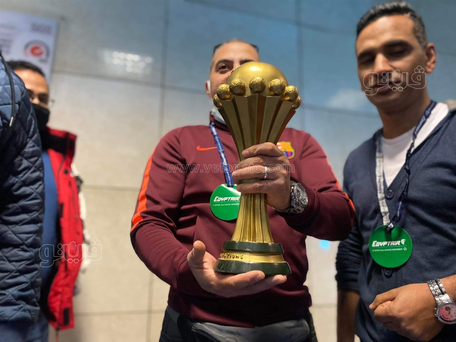 احتشاد الجماهير بمطار القاهرة للسفر إلى الكاميرون لدعم منتخب مصر (3)