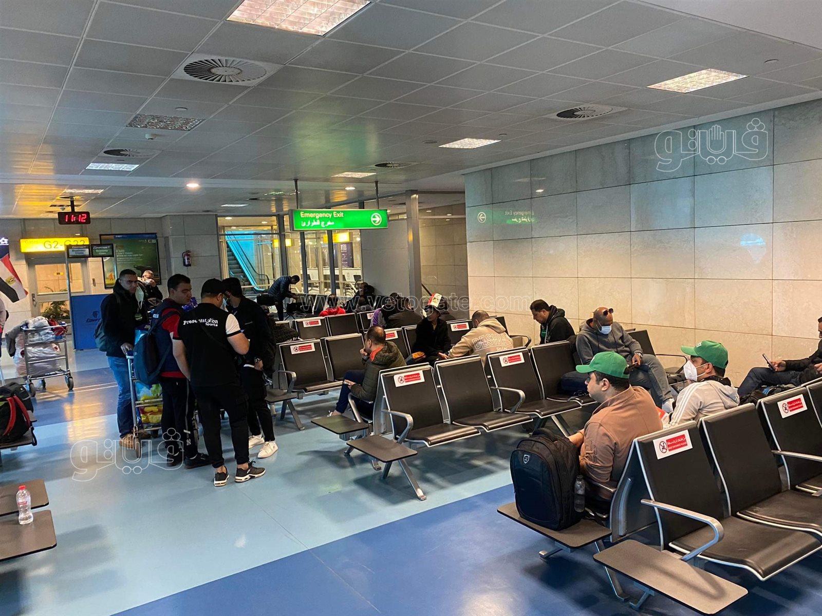 احتشاد الجماهير بمطار القاهرة للسفر إلى الكاميرون لدعم منتخب مصر (15)