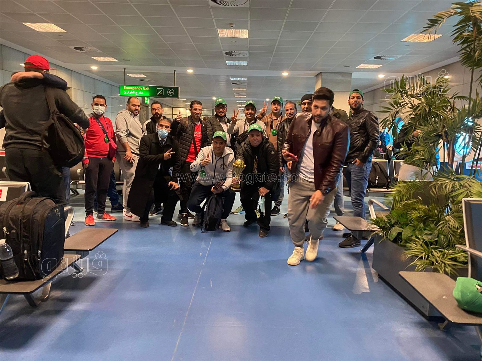 احتشاد الجماهير بمطار القاهرة للسفر إلى الكاميرون لدعم منتخب مصر (17)