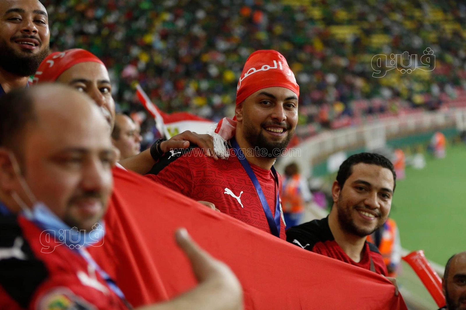مصريون يشجعون المنتخب بالكاميرون (3)