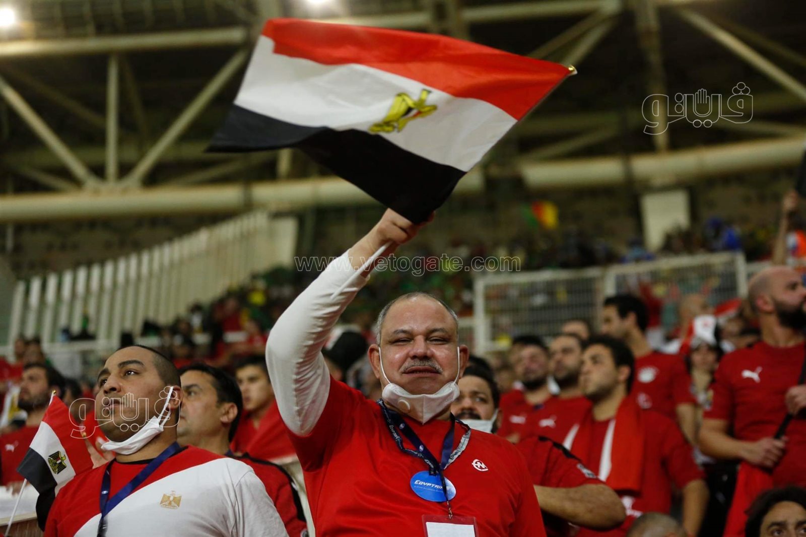 مصريون يشجعون المنتخب بالكاميرون (7)