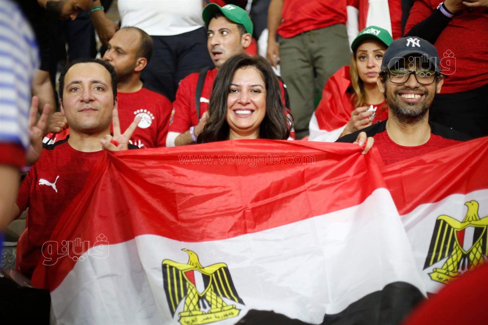 مصريون يشجعون المنتخب بالكاميرون (9)