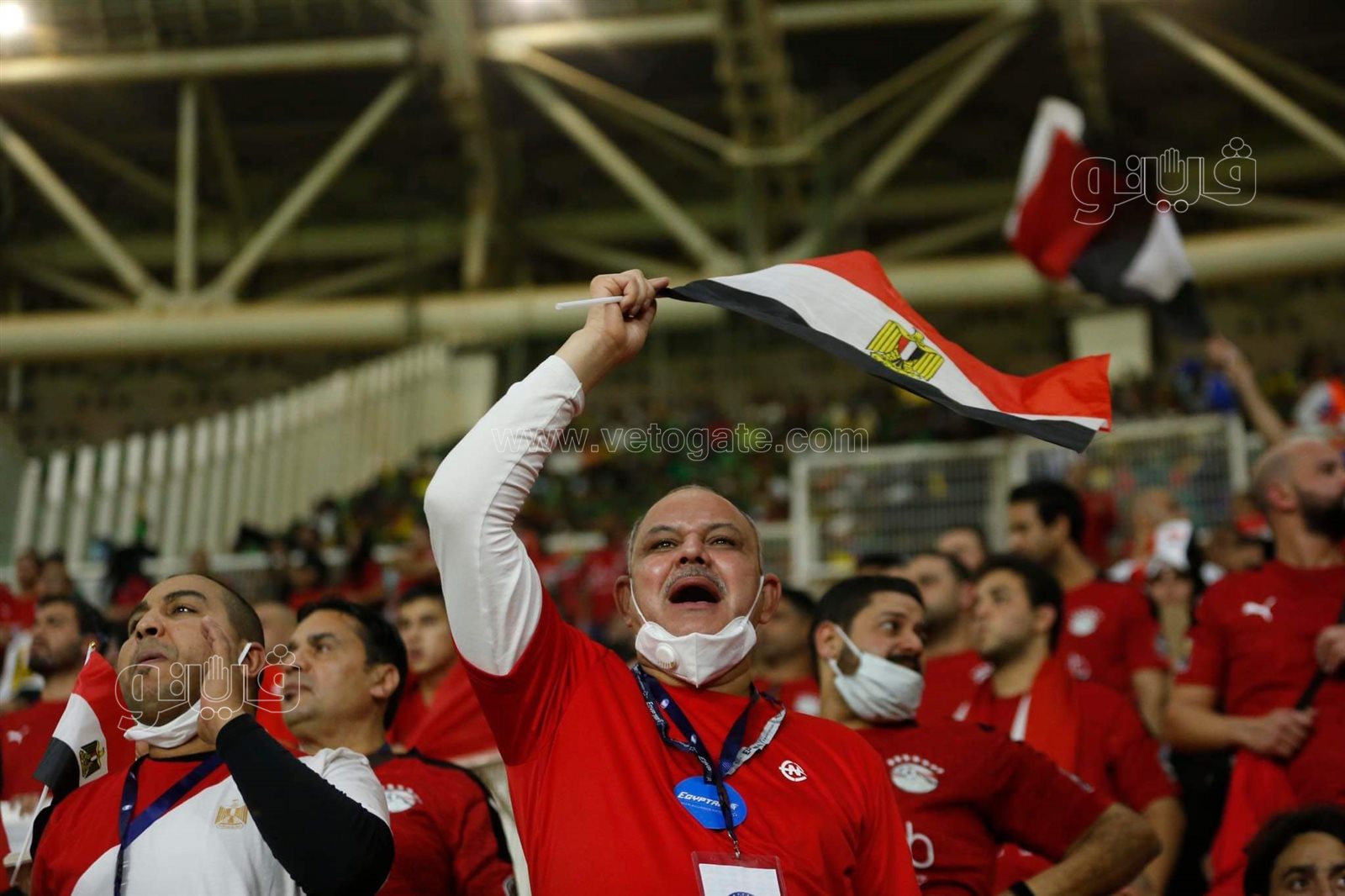 مصريون يشجعون المنتخب بالكاميرون (20)