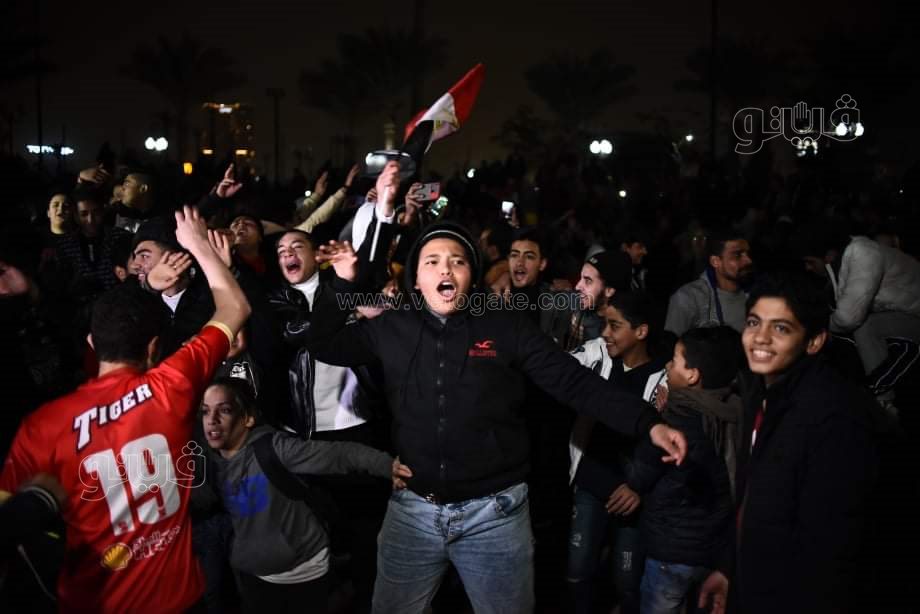 فرحة جنونية للجمهور المصري بمركز شباب الجزيرة بعد الفوز على الكاميرون (4)