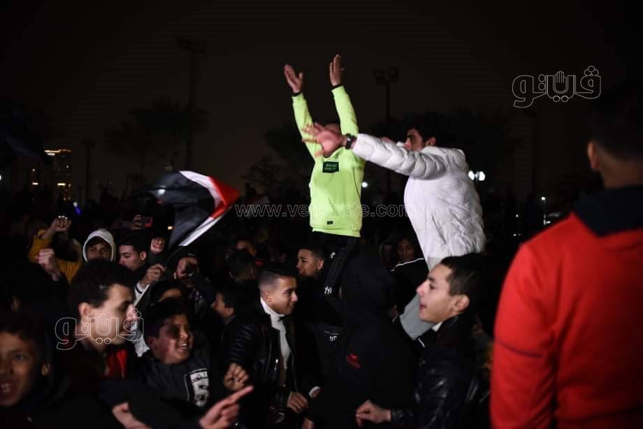 فرحة جنونية للجمهور المصري بمركز شباب الجزيرة بعد الفوز على الكاميرون (33)