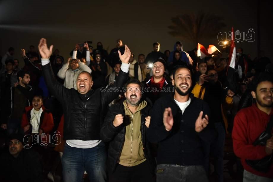 فرحة جنونية للجمهور المصري بمركز شباب الجزيرة بعد الفوز على الكاميرون (37)