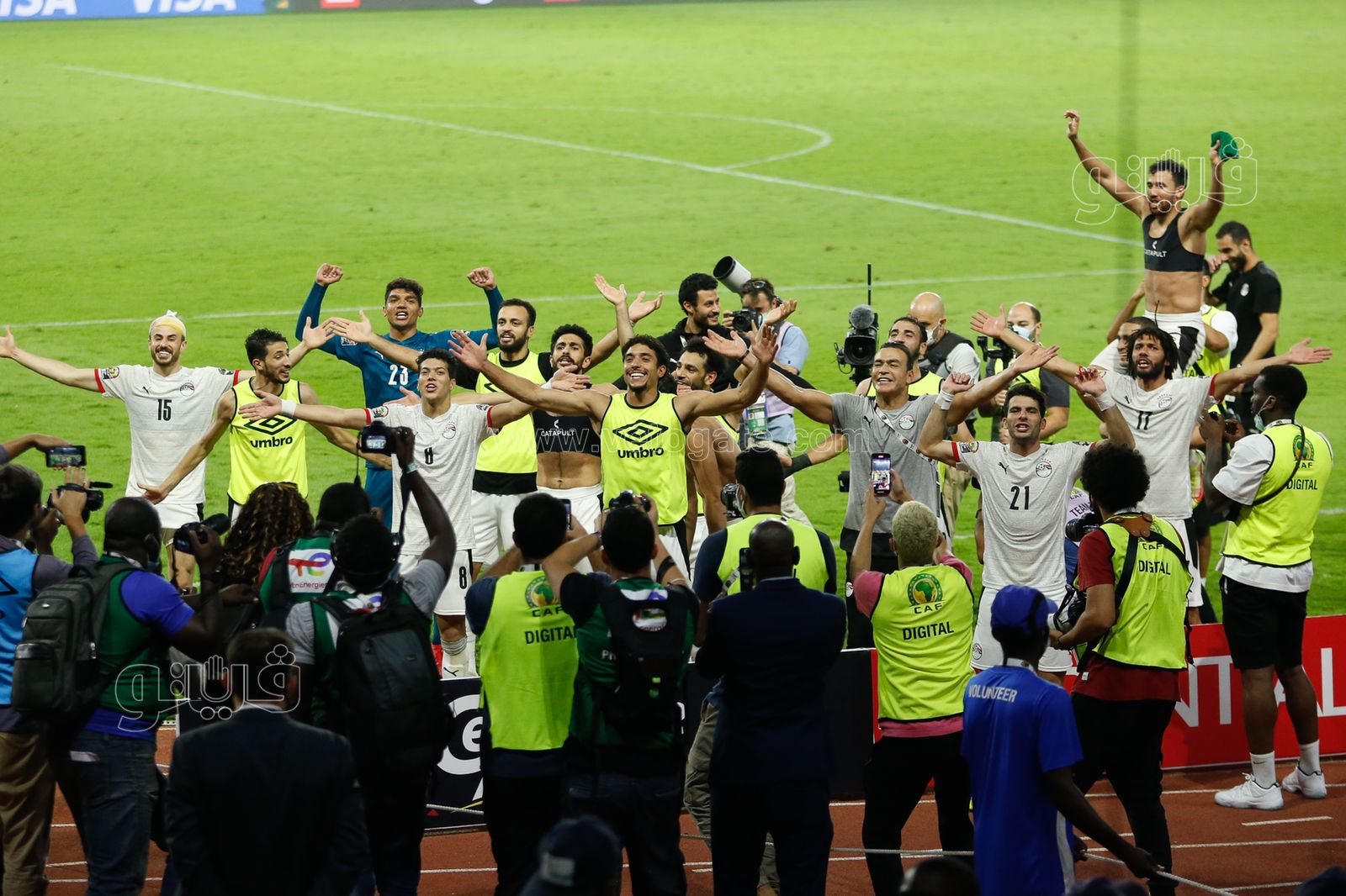 احتفال محمد صلاح ولاعبي منتخب مصر بالتأهل لنهائي أفريقيا (13)