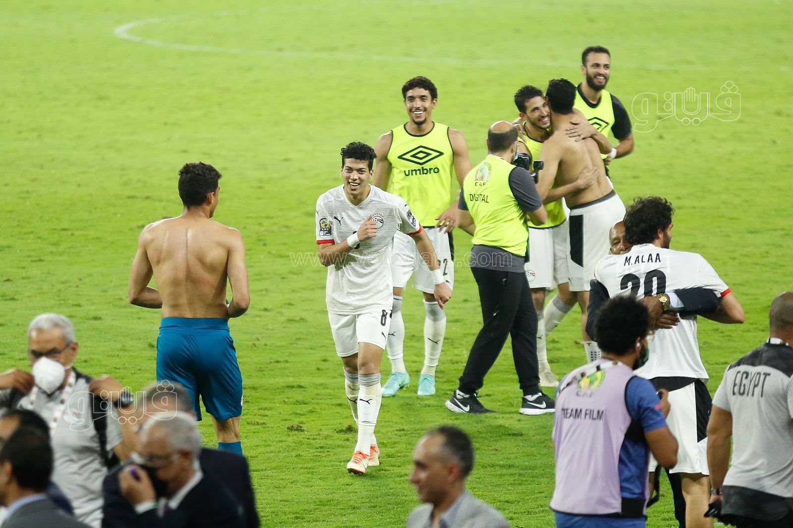 احتفال محمد صلاح ولاعبي منتخب مصر بالتأهل لنهائي أفريقيا (16)
