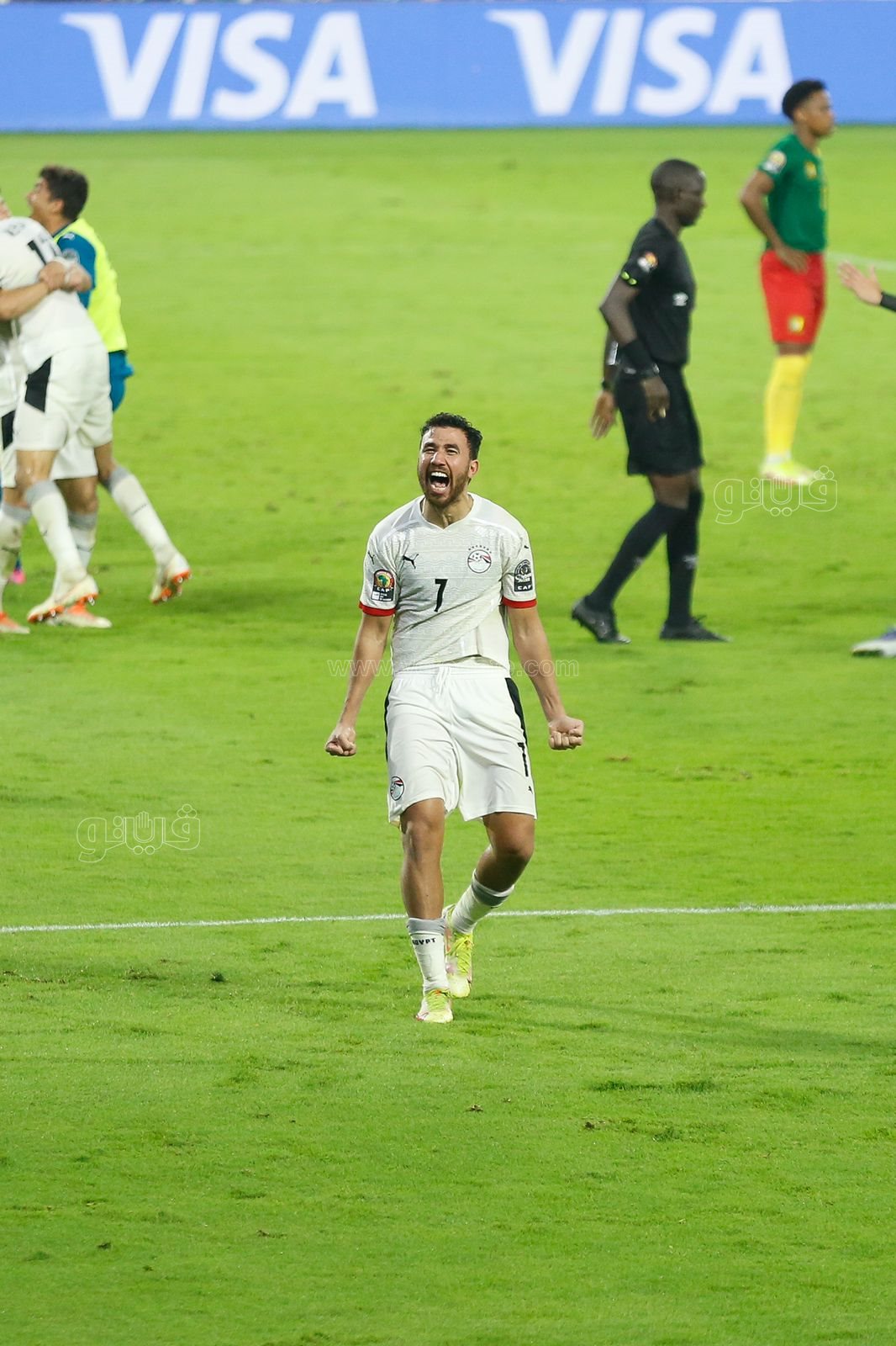 احتفال محمد صلاح ولاعبي منتخب مصر بالتأهل لنهائي أفريقيا (6)