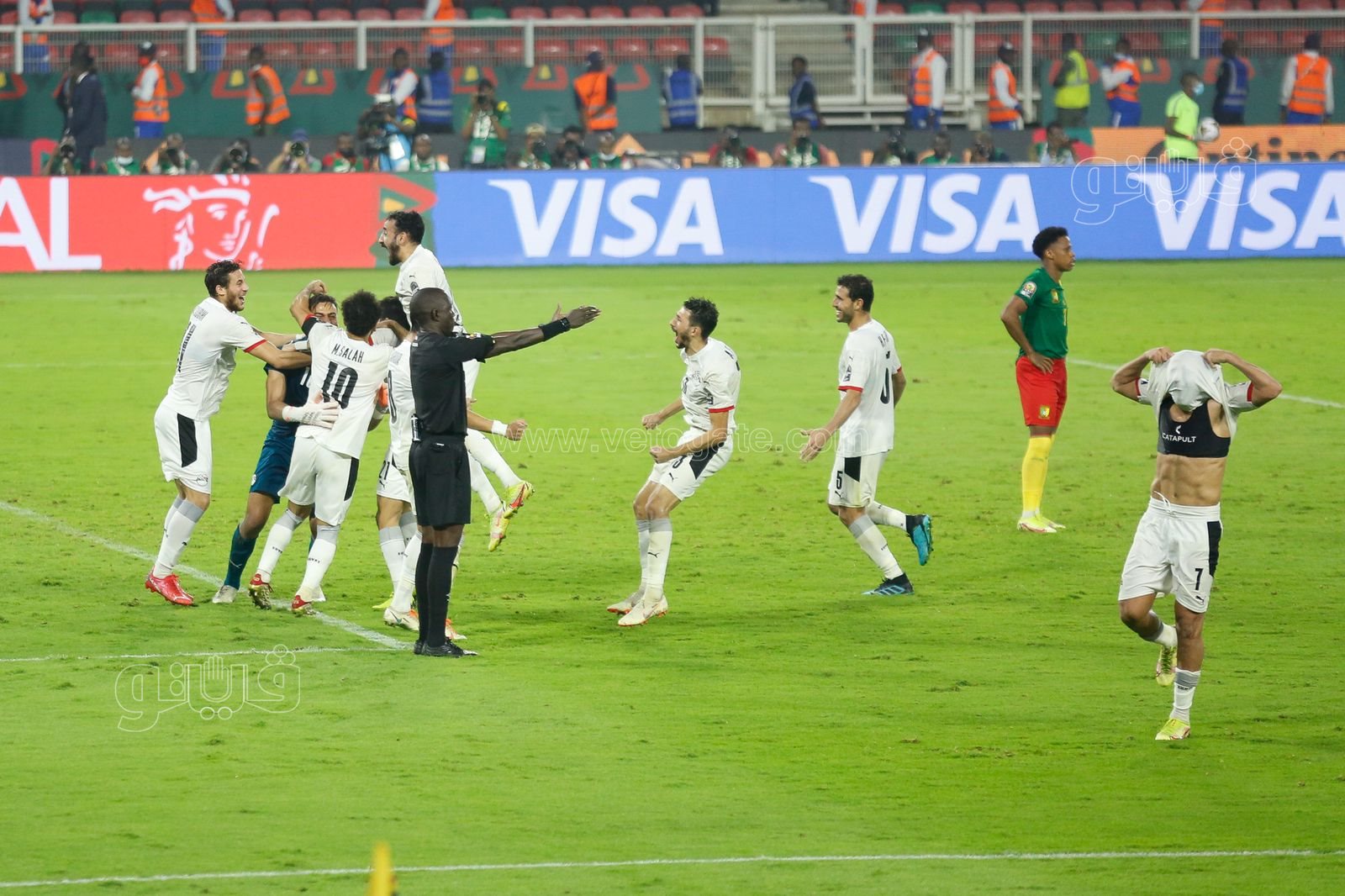 احتفال محمد صلاح ولاعبي منتخب مصر بالتأهل لنهائي أفريقيا (8)