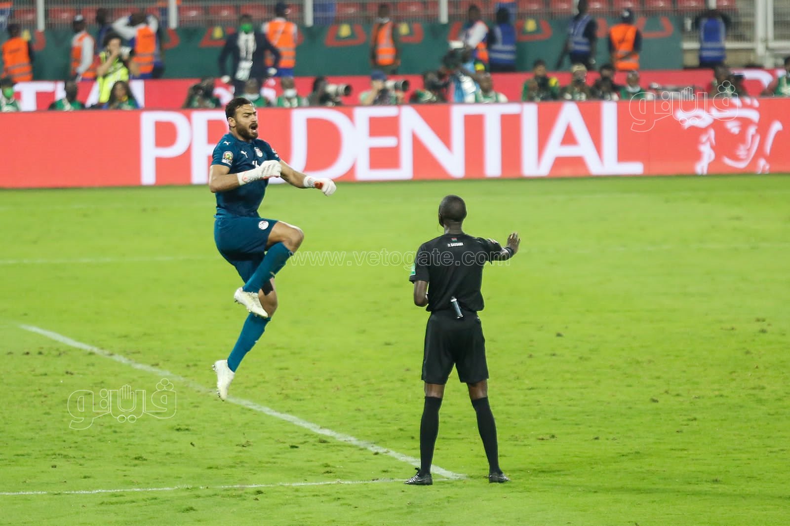 اصرار وتحدي لاعبين منتخب مصر وحارس المرمي محمد أبو جبل في التصدي لركلات الترجيح (4)