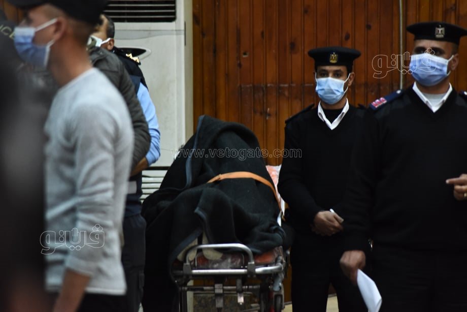 انهيار أهالي ضحايا حادث الشيخ زايد عقب ظهور المتهم (22)