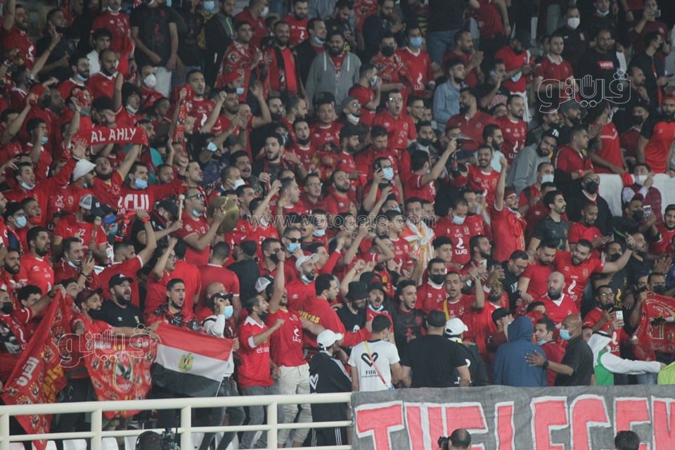  إحماء للاعبي الأهلي على ملعب آل نهيان استعدادا للقاء مونتيري (6)