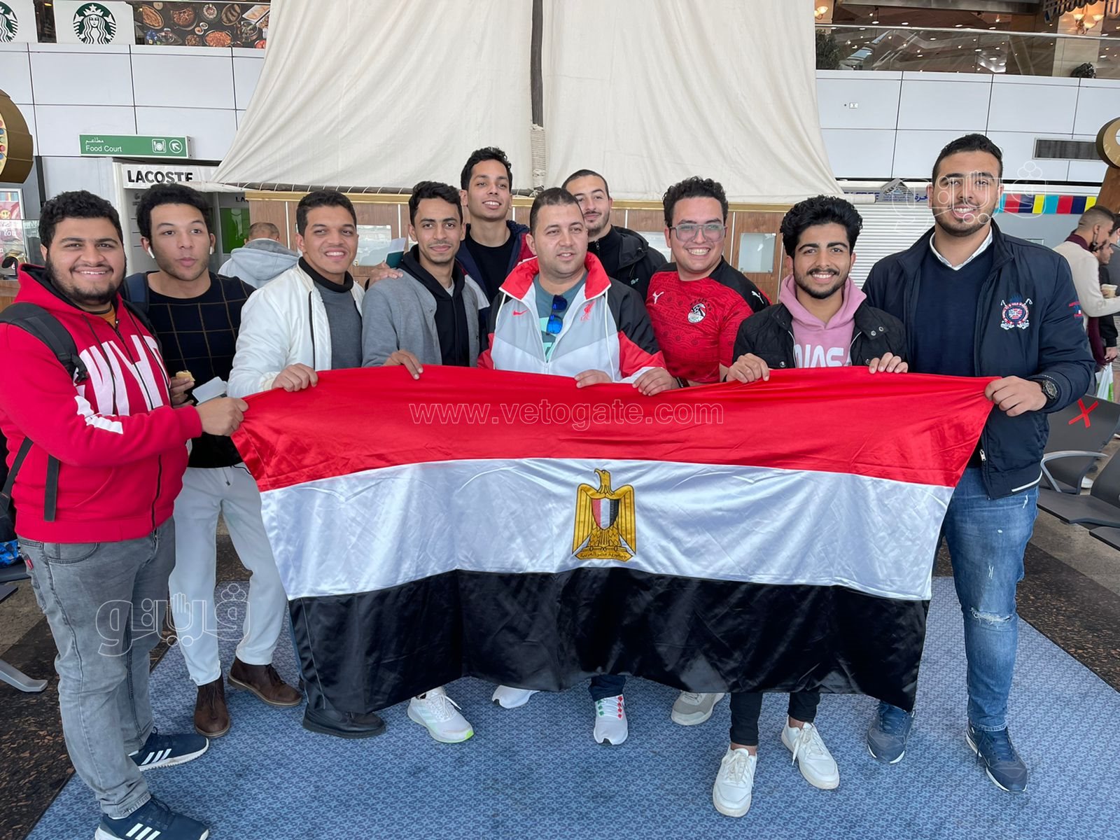 طلاب من الجامعات المصرية يغادرون مطار القاهرة (2)