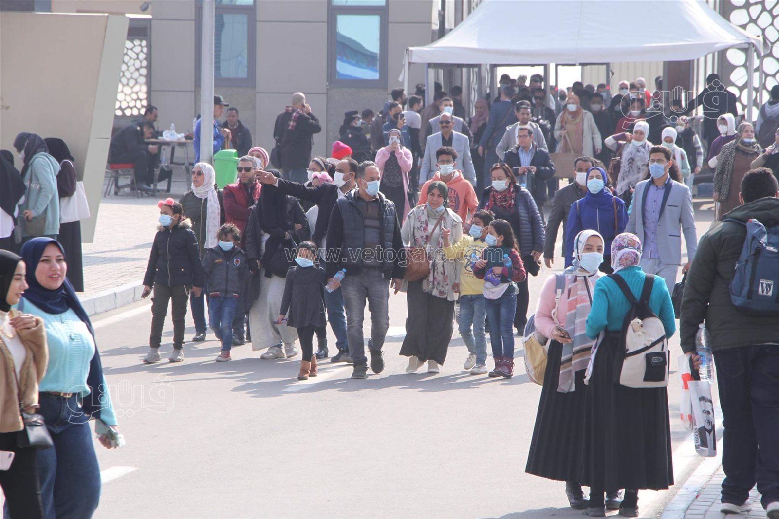 من مختلف جنسيات العالم.. استمرار توافد زوار معرض الكتاب في يومه قبل الأخير (8)