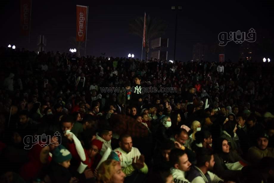 الأطفال يتصدرون المشهد في تشجيع المنتخب بمركز شباب الجزيرة (1)