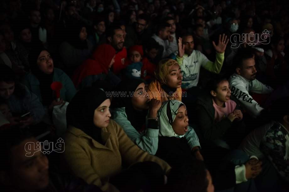 الأطفال يتصدرون المشهد في تشجيع المنتخب بمركز شباب الجزيرة (2)