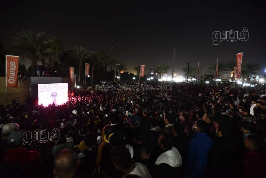 الأطفال يتصدرون المشهد في تشجيع المنتخب بمركز شباب الجزيرة (11)