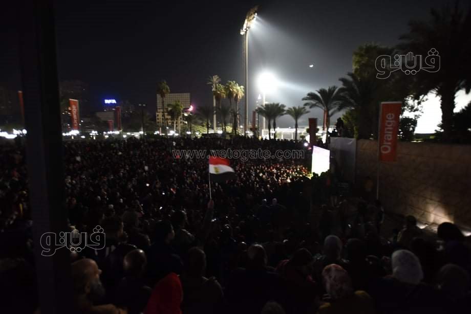 الأطفال يتصدرون المشهد في تشجيع المنتخب بمركز شباب الجزيرة (15)