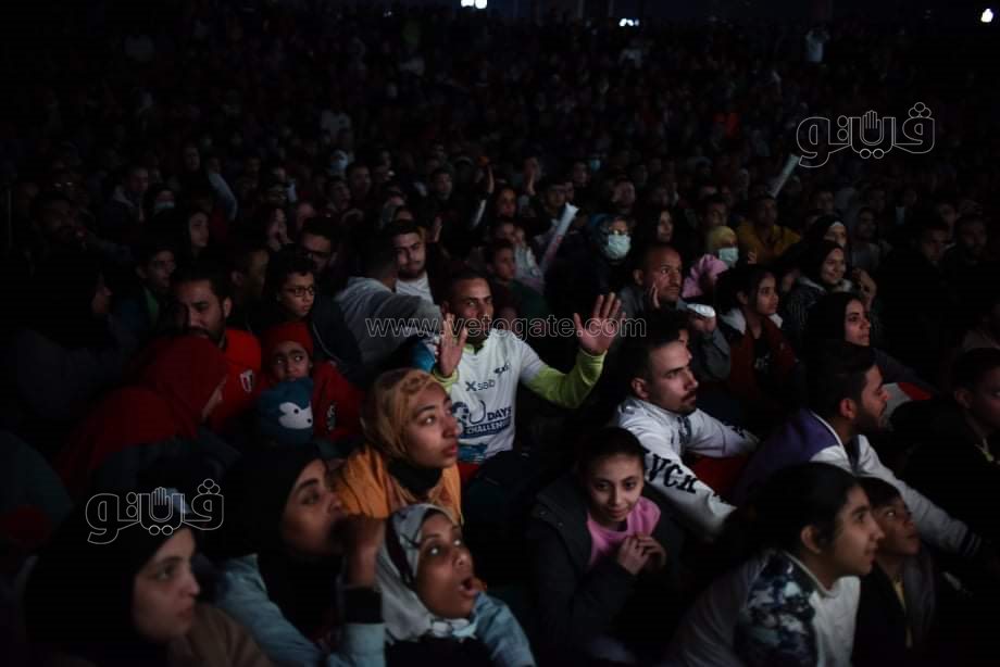 الأطفال يتصدرون المشهد في تشجيع المنتخب بمركز شباب الجزيرة (17)