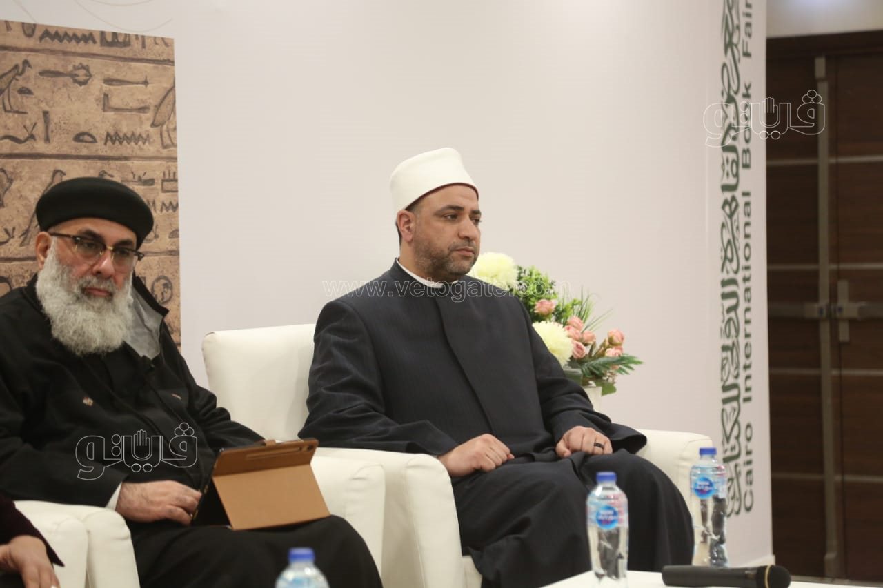 ندوة الخطاب الديني وترسيخ الهوية بمعرض القاهرة الدولي للكتاب (3)