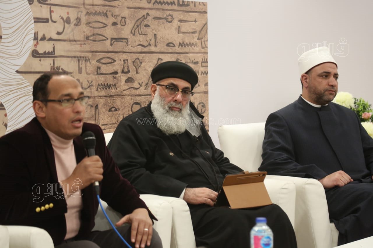ندوة الخطاب الديني وترسيخ الهوية بمعرض القاهرة الدولي للكتاب (4)